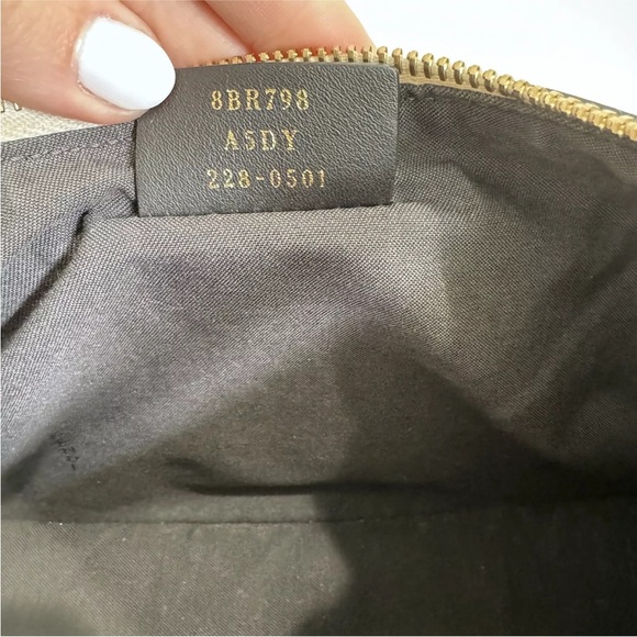 Fendi Fendigraphy Small White Leather Hobo Shoulder Bag Gold Hardware Full Set - Picture 14 of 16